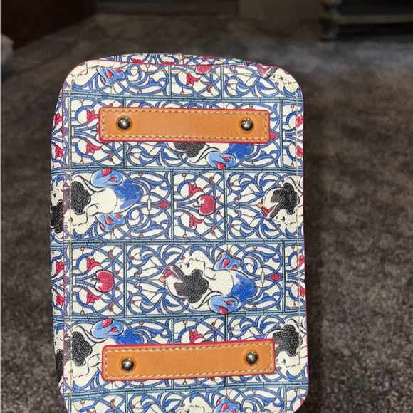 Dooney & Bourke SNOW WHITE Patterned Shoulder Bag - Picture 5 of 6